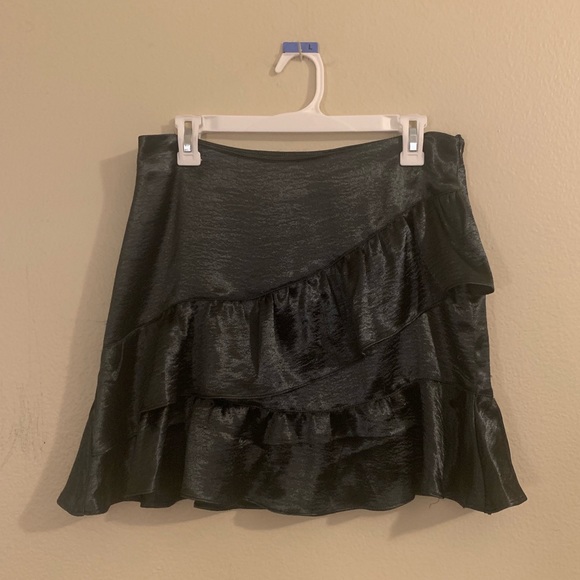 NWOT Ruffle Skirt - Picture 2 of 7